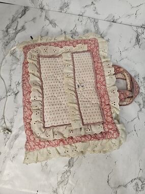 VintageBear Mountain Creations Quilted Pink/White  Floral Bible Cover w/ Pockets